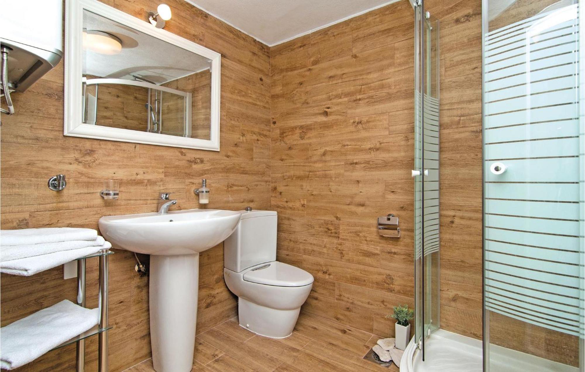 3 Bedroom Cozy Home In Supetar Exteriör bild