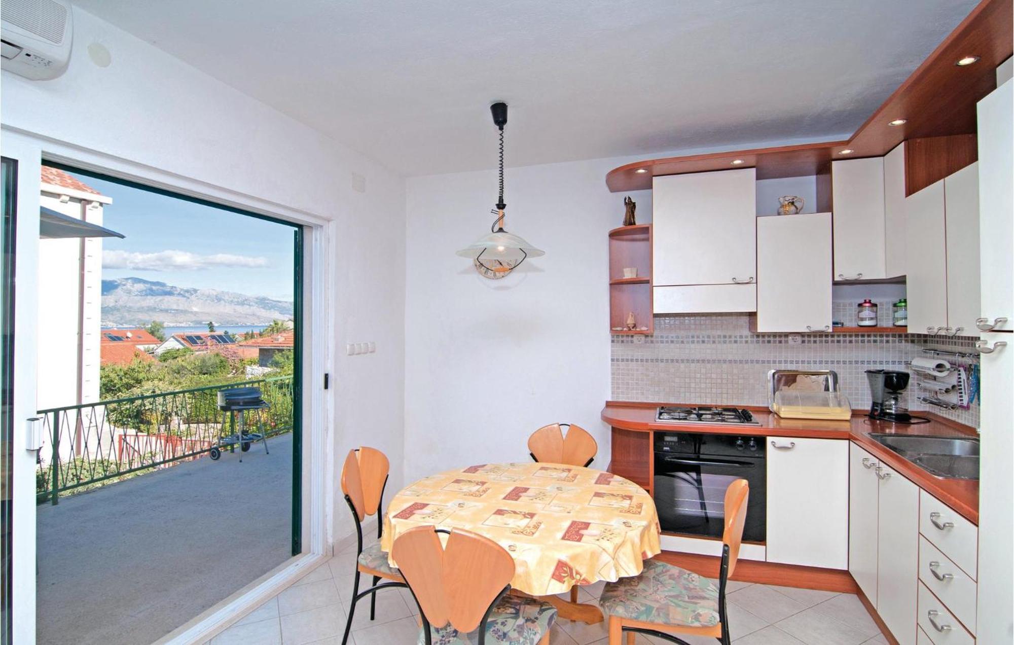 3 Bedroom Cozy Home In Supetar Exteriör bild