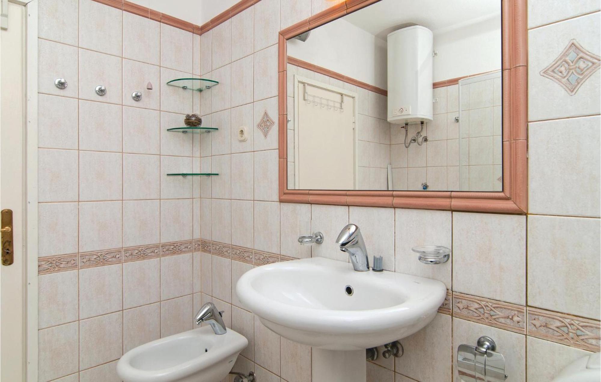 3 Bedroom Cozy Home In Supetar Exteriör bild